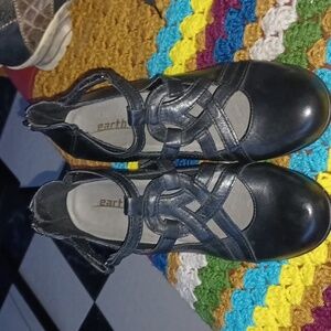 Earth Virtue black leather shoes women's size 7, NWOT